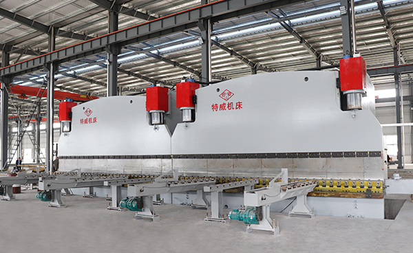 雙機(jī)聯(lián)動(dòng)液壓板料折彎?rùn)C(jī)應(yīng)用特點(diǎn)